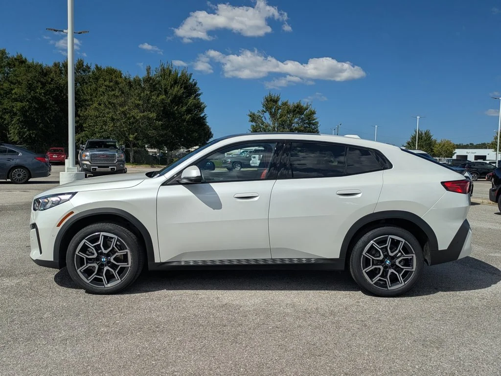 Used 2025 White BMW xDrive28i image 2