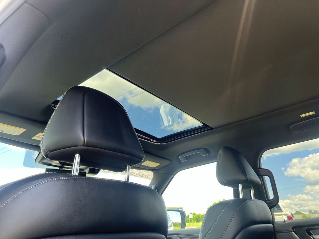 Used 2025 White Nissan PRO-4X image 28