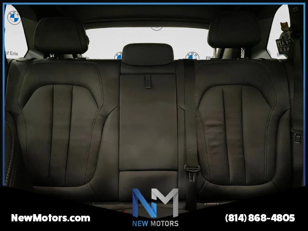 Used 2021 Black Sapphire Metallic BMW xDrive40i image 13
