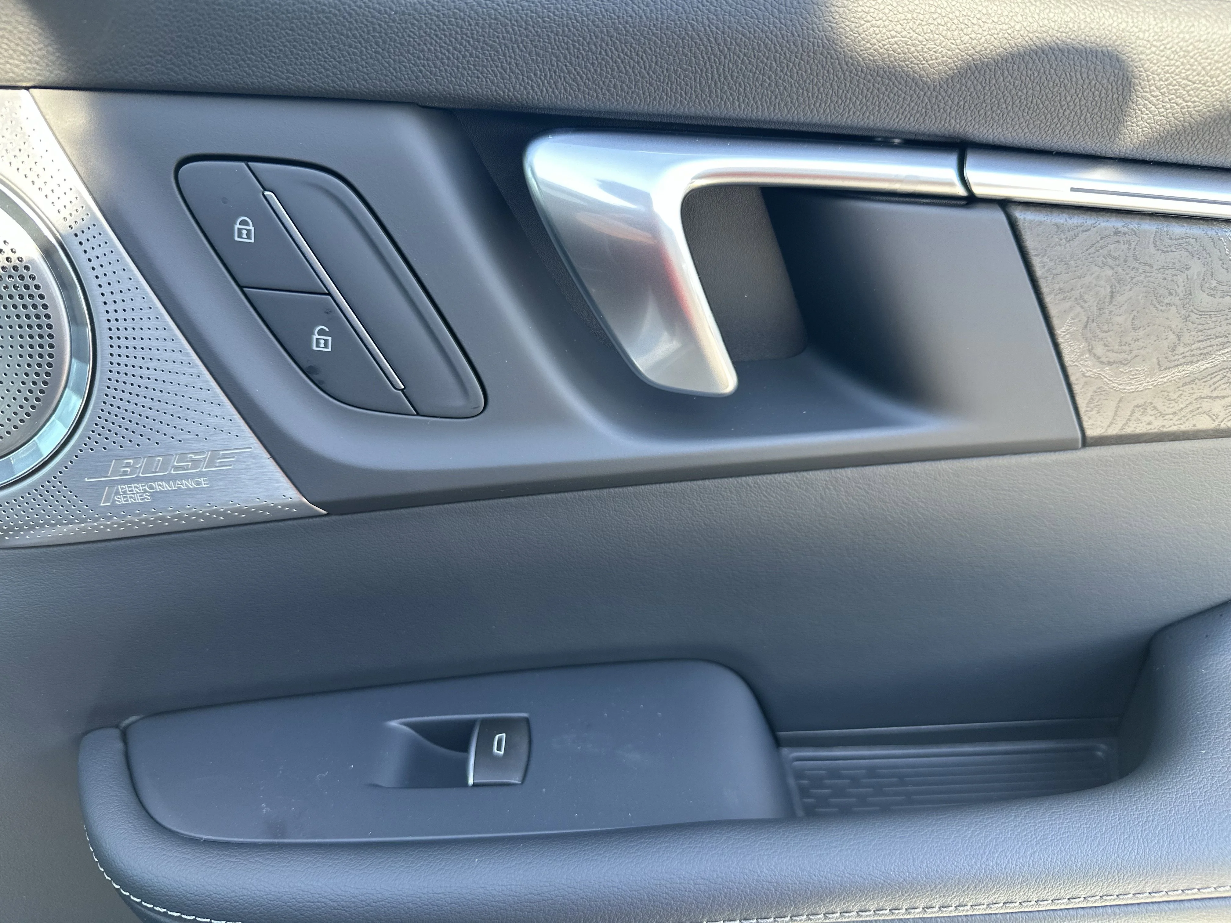 New 2026 Iridescent White Tricoat Buick Avenir image 20