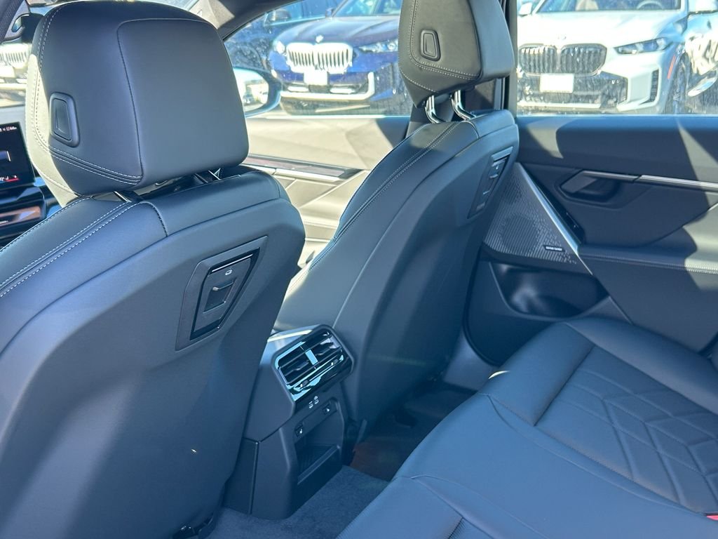 New 2027 Black Sapphire Metallic BMW eDrive40 image 31