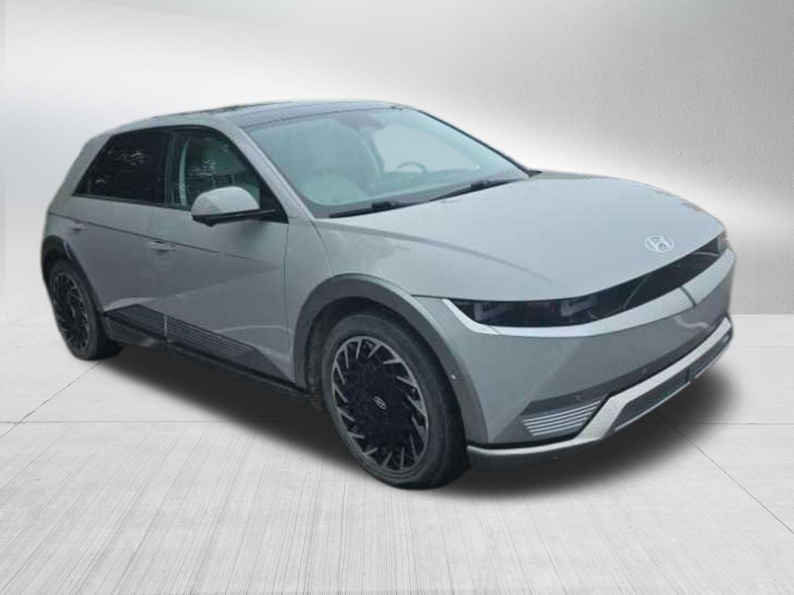 Certified Used 2023 Cyber Gray Hyundai Limited image 3