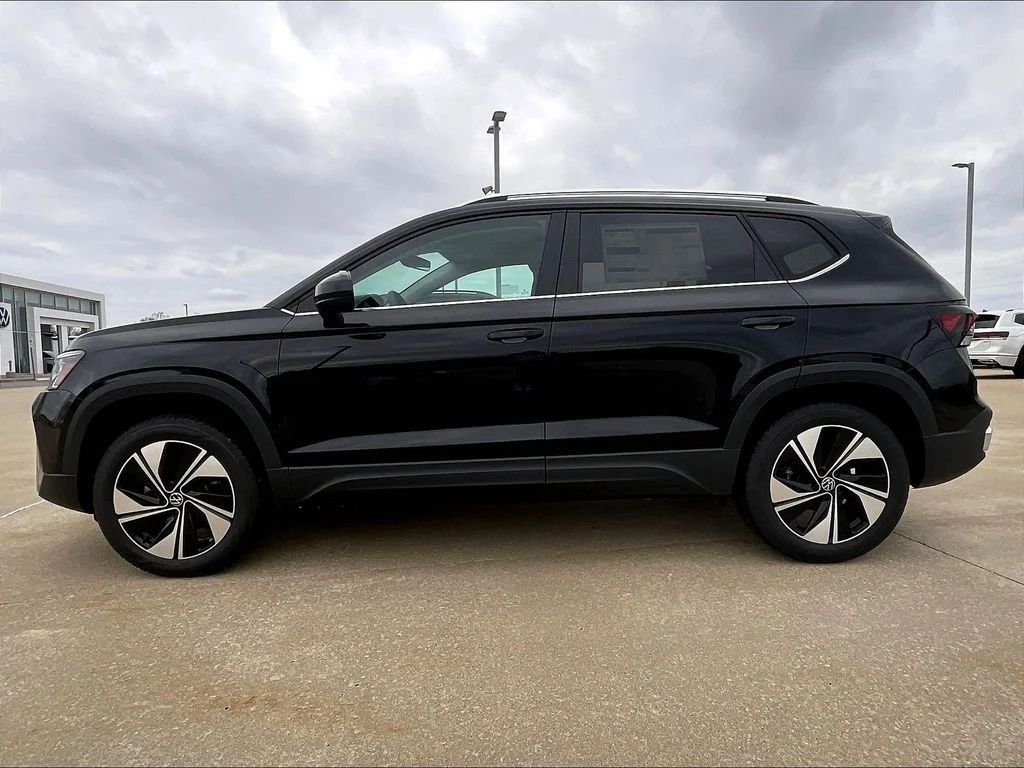 New 2026 Black Volkswagen 1.5T SE image 3