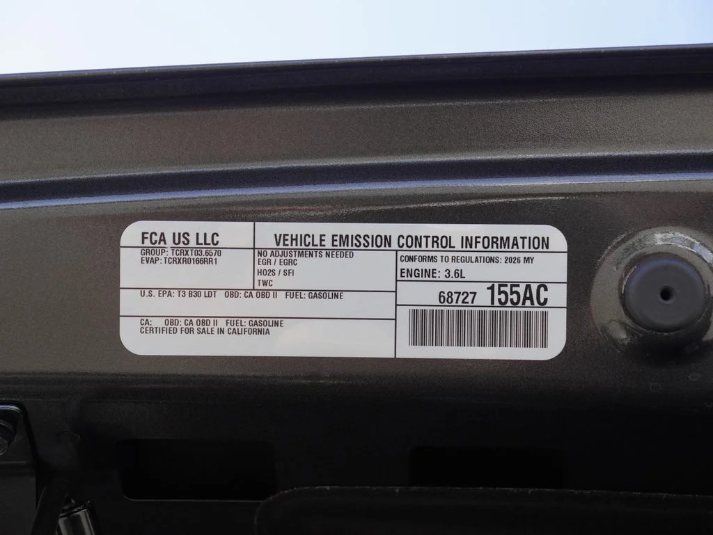 New 2026 Granite Crystal Metallic Clear-Coat Exterior Paint Jeep Mojave image 37