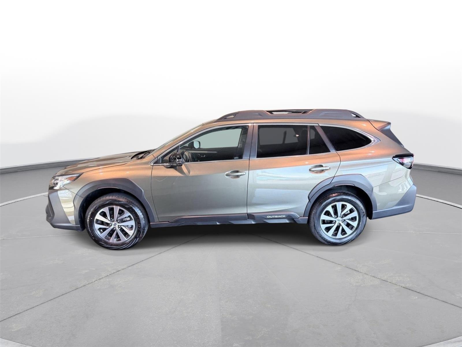 Used 2025 Autumn Green Metallic Subaru Premium image 18