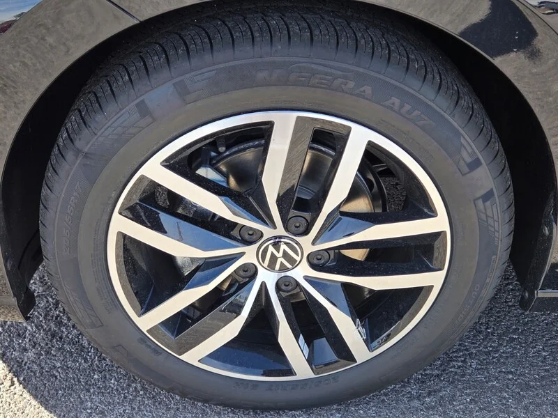New 2026 Black Volkswagen 1.5T SE image 5