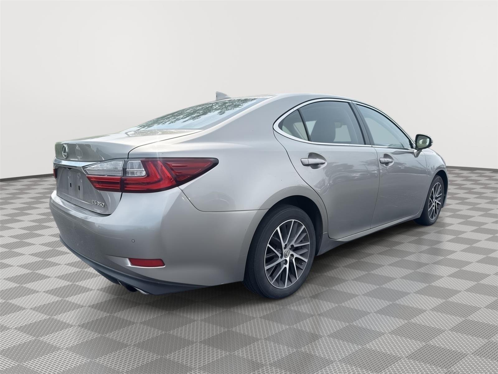 Used 2017 Atomic Silver Lexus ES 350 image 5