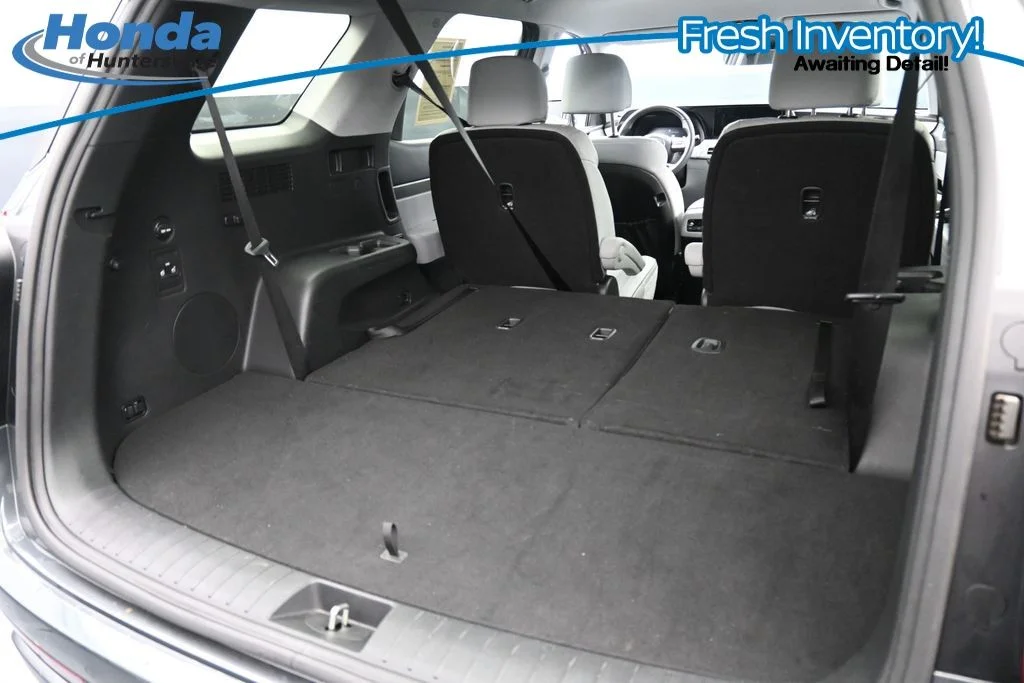 Used 2025 Graphite Hyundai SEL image 12