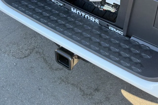 New 2026 Summit White GMC Elevation image 8