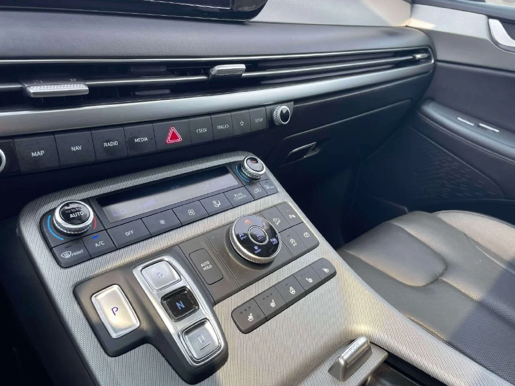 Certified Used 2025 Black Hyundai SEL Premium image 30