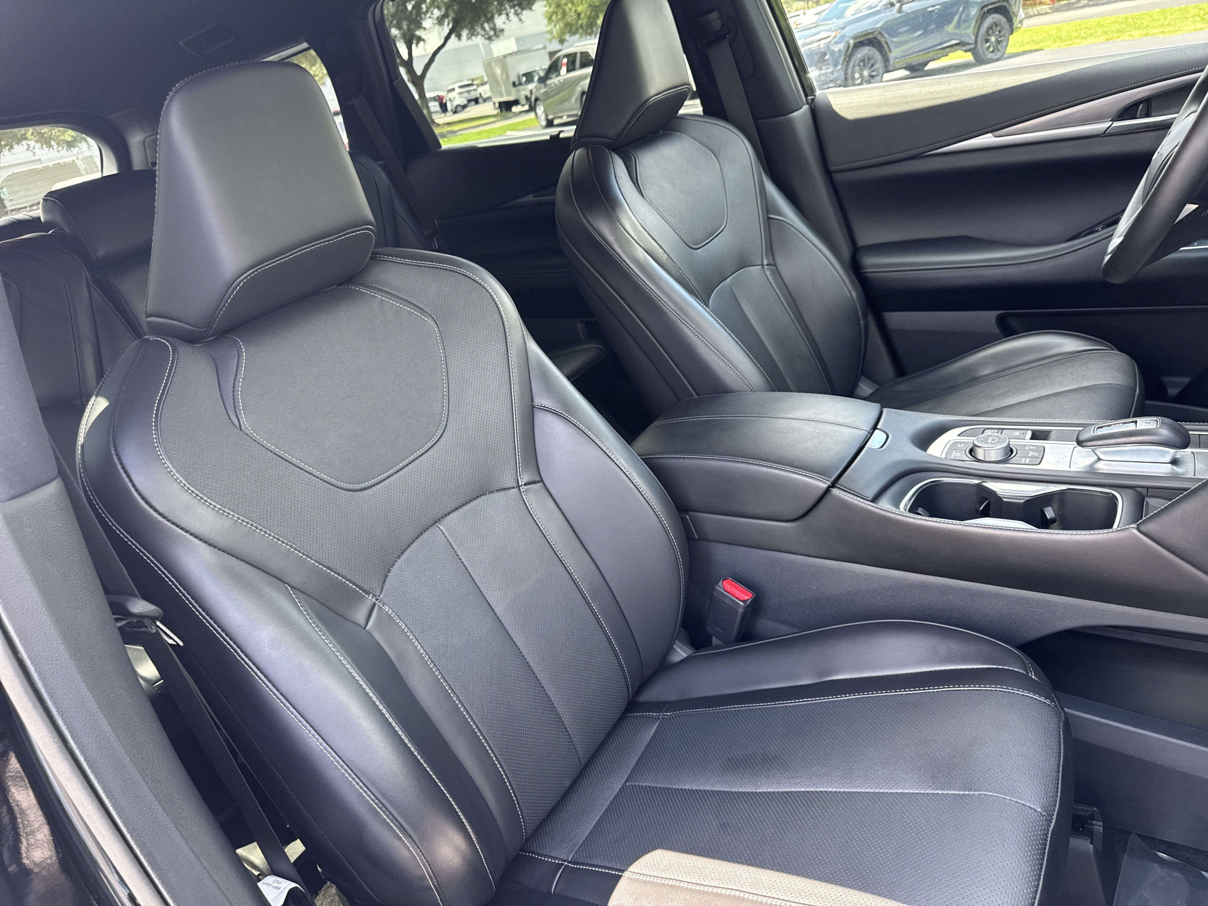 Used 2025 Mineral Black INFINITI LUXE image 38