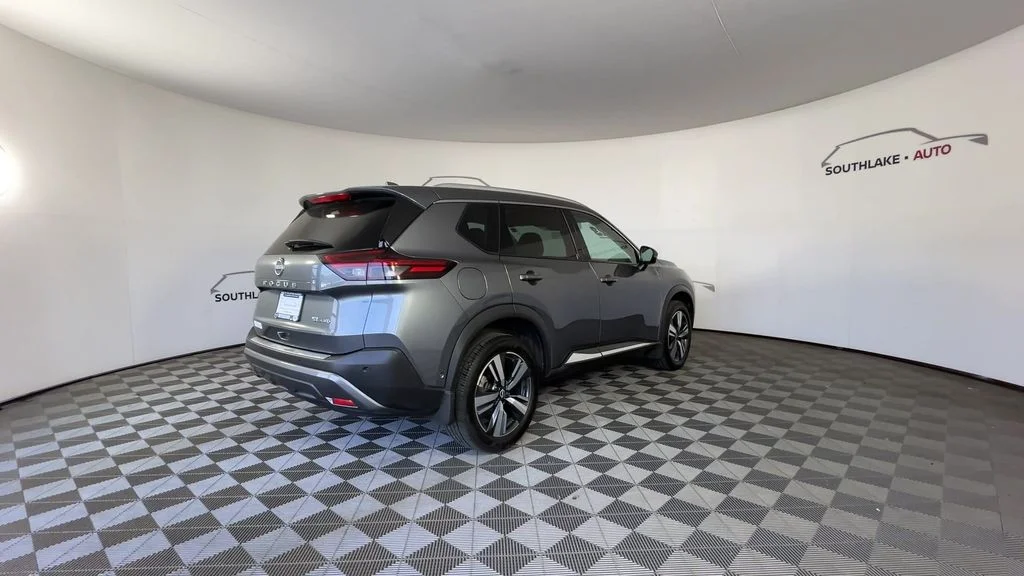 Used 2023 Gray Nissan SL image 12