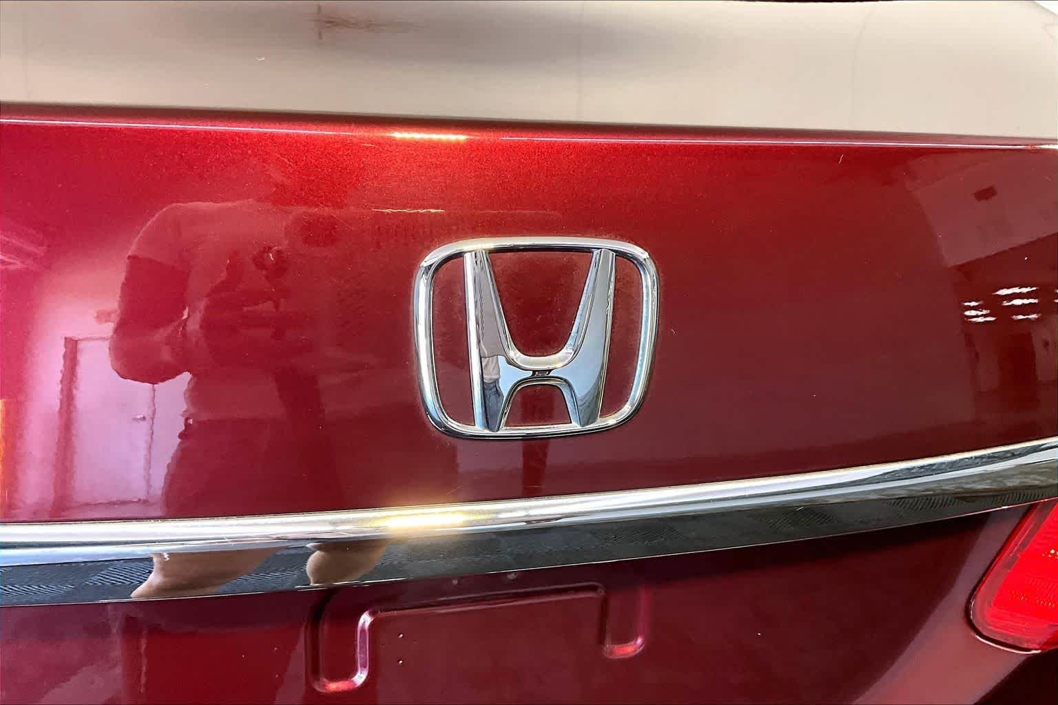 Used 2014 Alabaster Silver Metallic Honda EX-L image 33