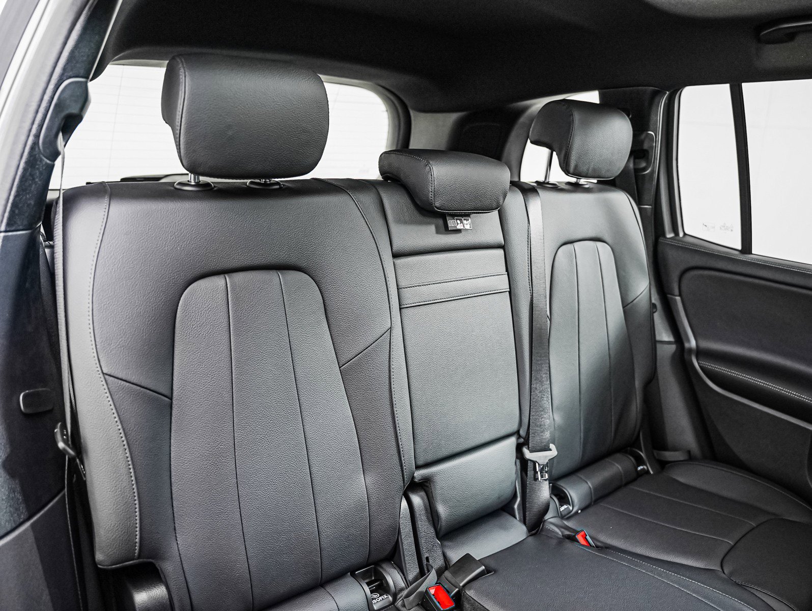 New 2026 Mountain Grey Metallic Mercedes-Benz GLB 250 image 13