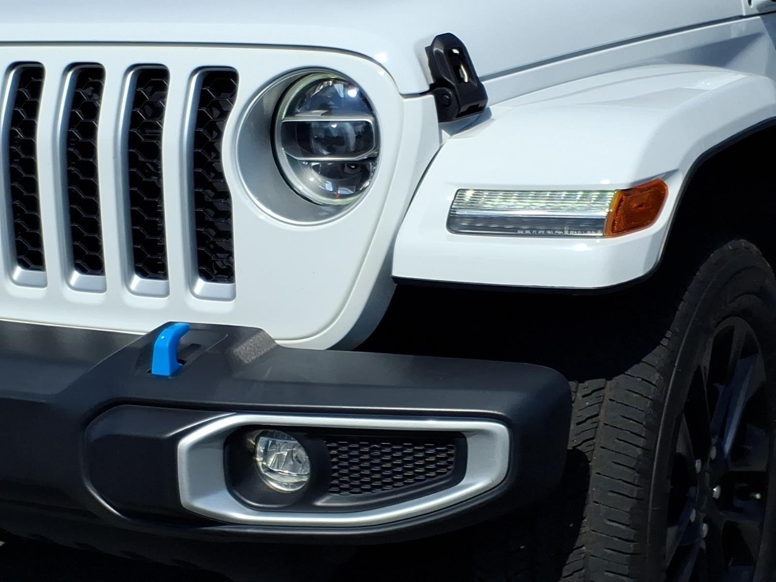 Used 2021 Bright White Clearcoat Jeep Unlimited Sahara image 17