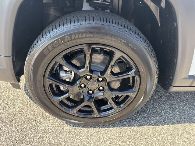 New 2026 White Jeep Latitude image 11