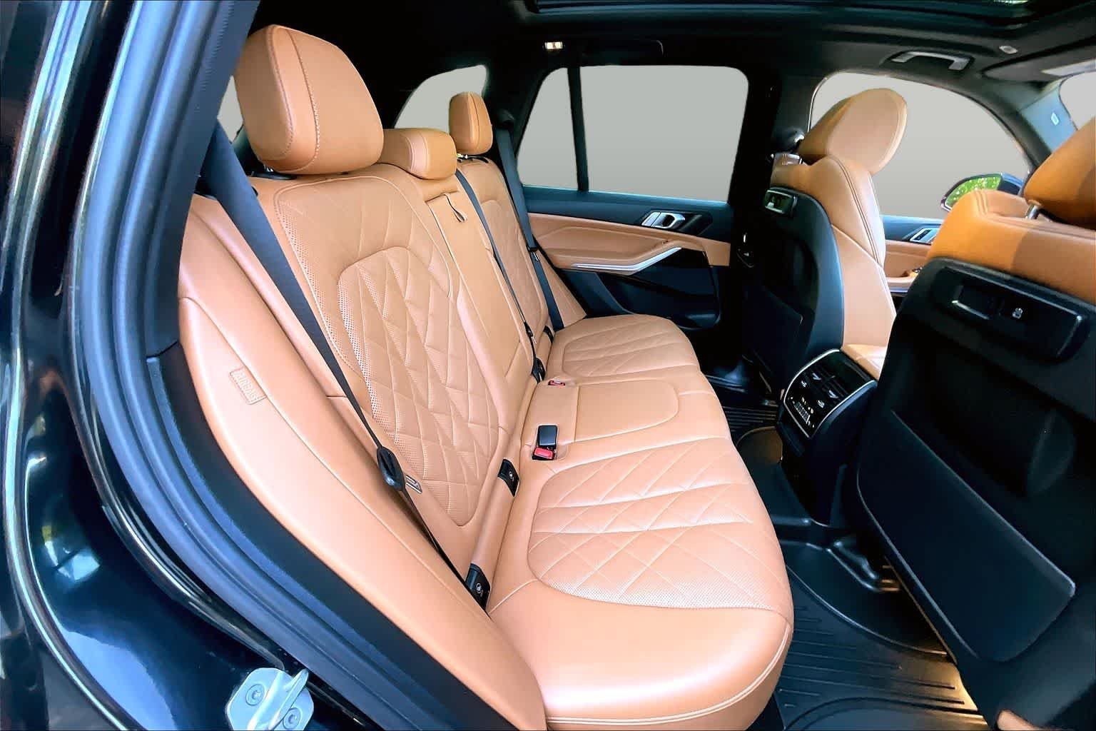 Used 2023 Black Sapphire Metallic BMW xDrive40i image 19