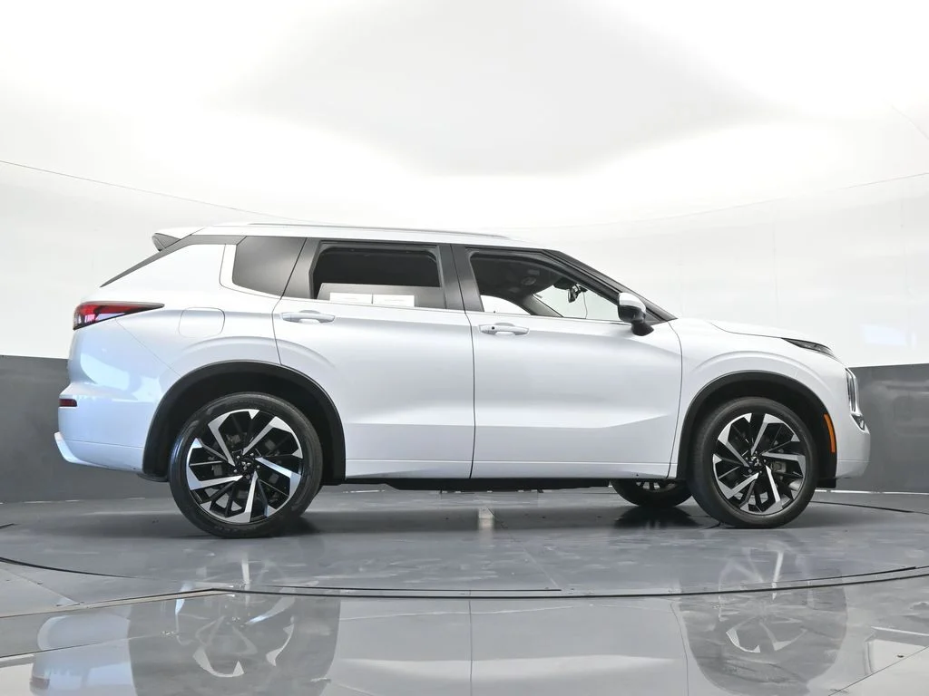 Used 2024 White Mitsubishi SEL image 65