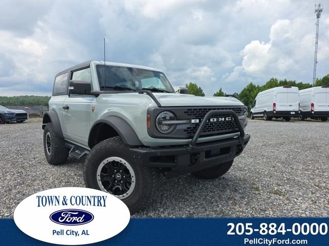 Used 2022 Green Ford Badlands image 1