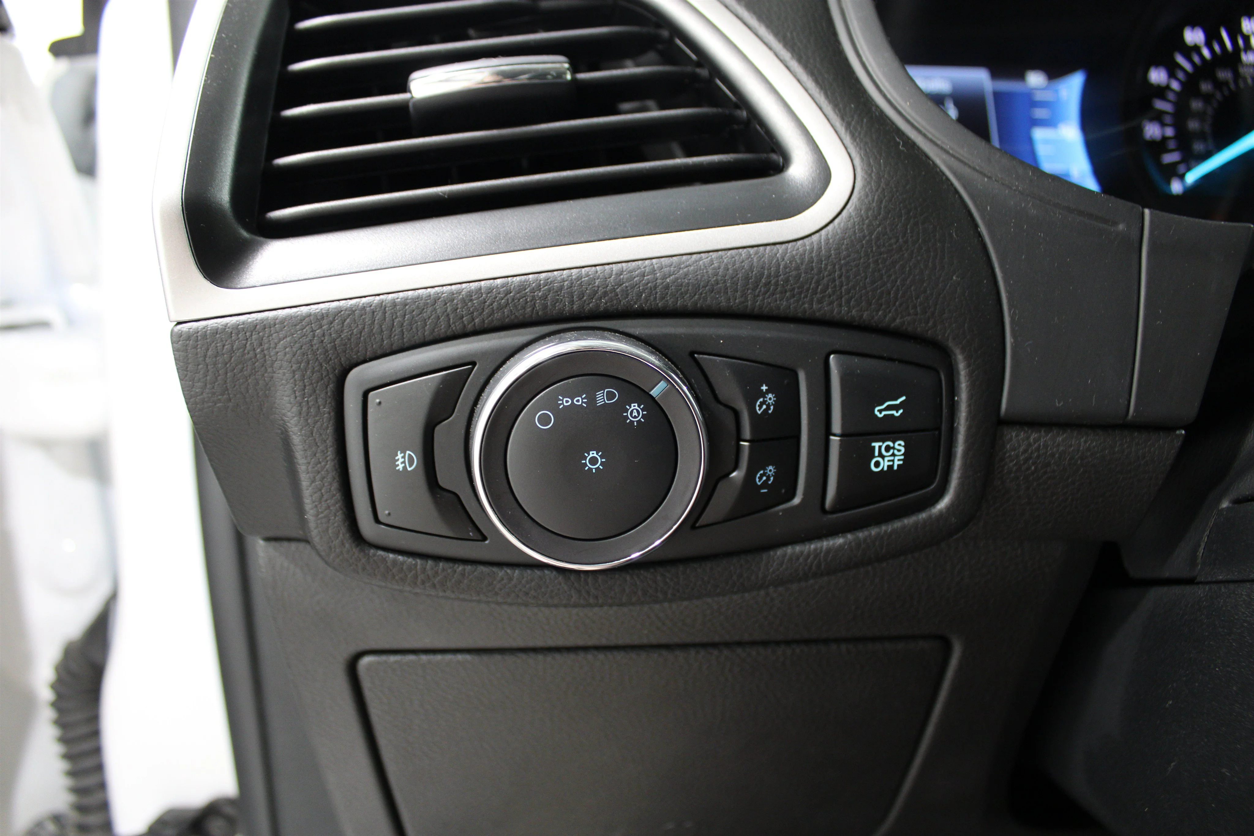 2024 Ford Edge SEL - Photo 8