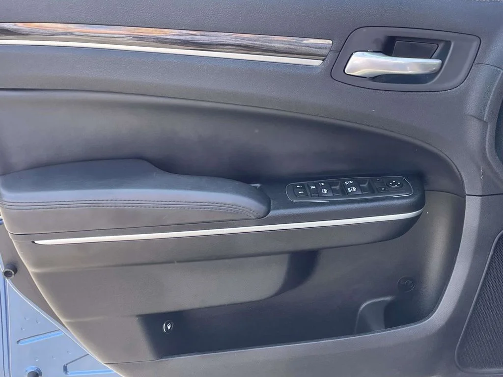 Certified Used 2022  Chrysler Touring image 23