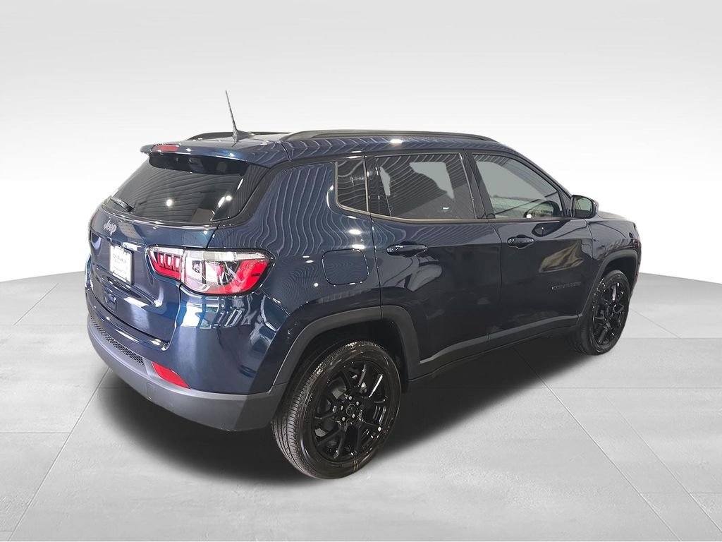 New 2026 Fathom Blue Pearl-Coat Exterior Paint Jeep Latitude image 6