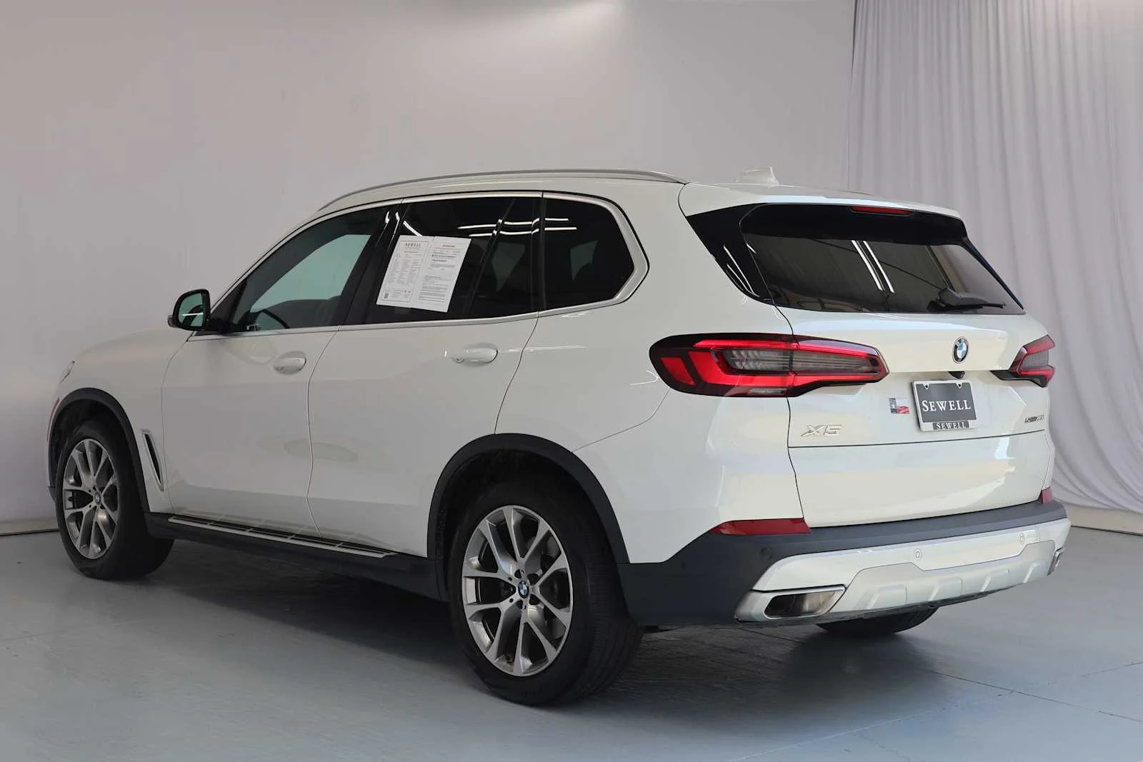 Used 2023 MINERAL WHITE BMW sDrive40i image 8