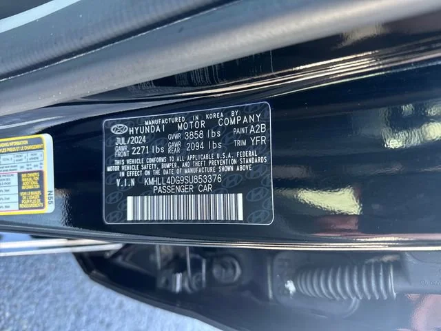 Used 2025 Black Hyundai SE image 34