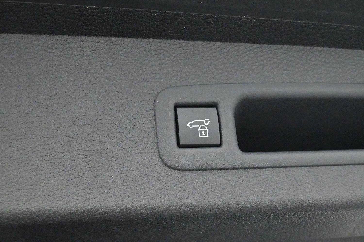 Used 2025 Cypress Toyota XLE 8-Passenger image 10
