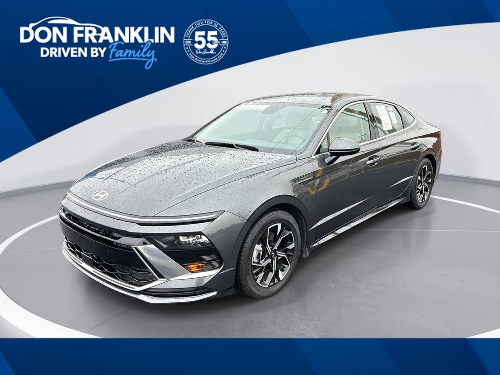 Used 2025 Gray Hyundai SEL image 1