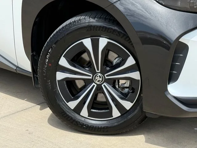 Certified Used 2024 WIND CHILL PEARL Toyota XLE image 5
