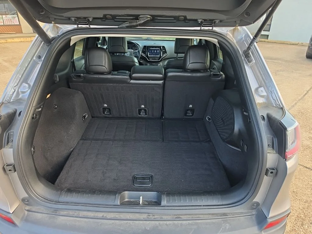 Used 2021 Silver Jeep Limited image 17