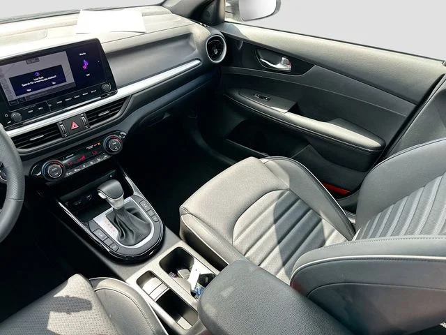 Used 2023 White Kia GT-Line image 23