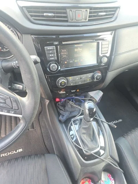 Used 2018 White Nissan S image 4