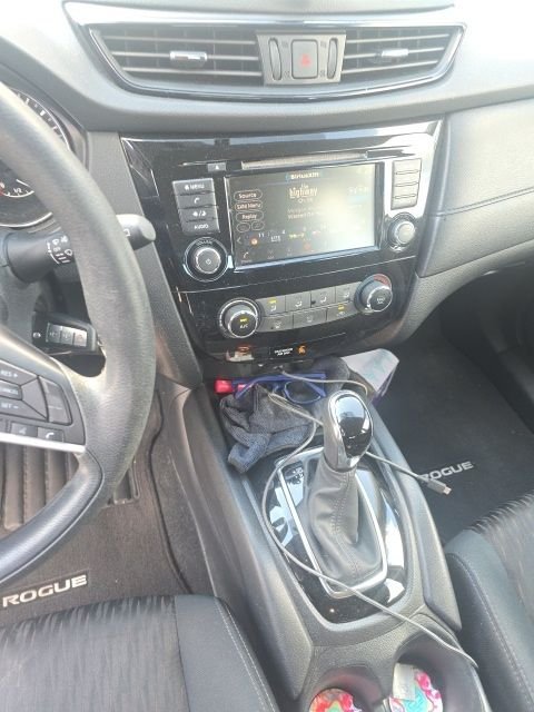 Used 2018 White Nissan S image 4