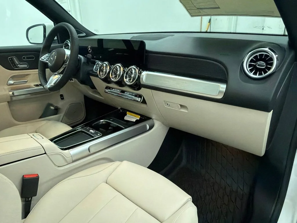 New 2026 White Mercedes-Benz GLB 250 image 27