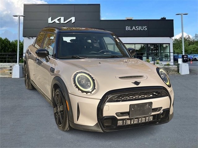 2022 Mini Cooper 4 Door Hardtop S photo 2