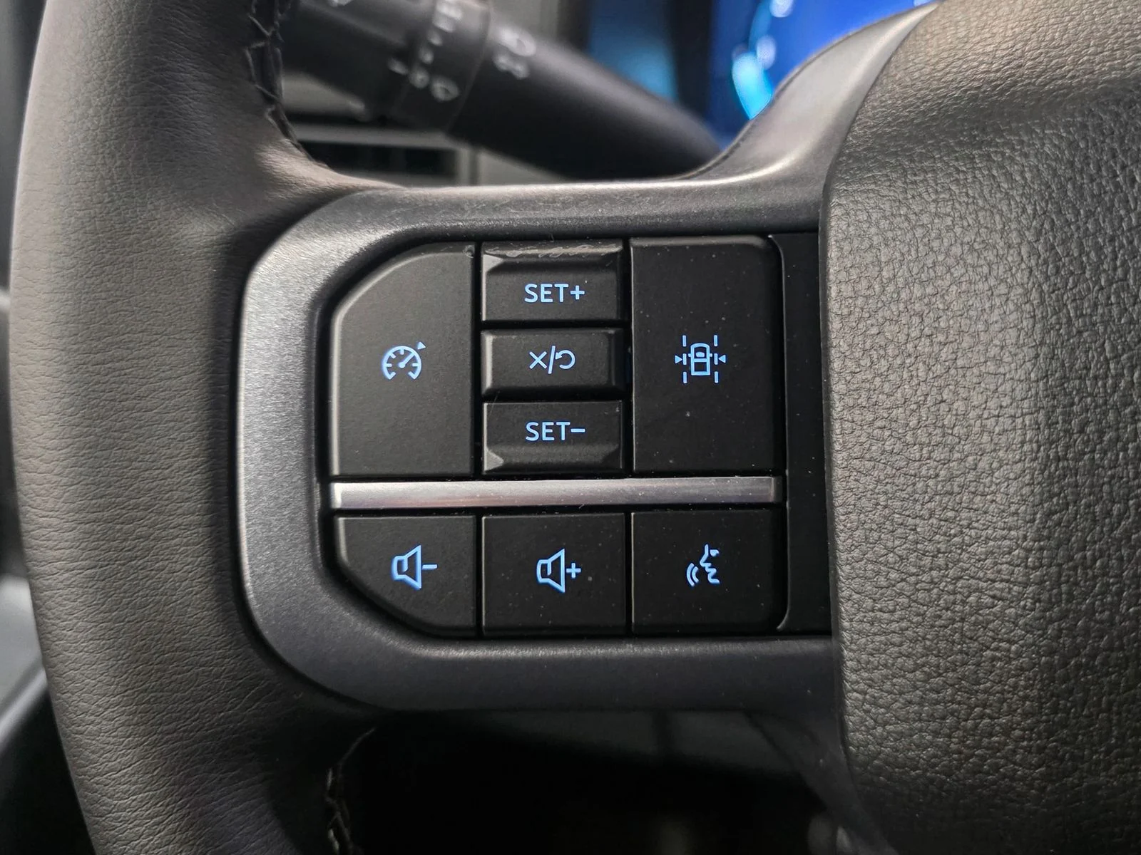 Used 2026 Agate Black Metallic Ford XLT image 36