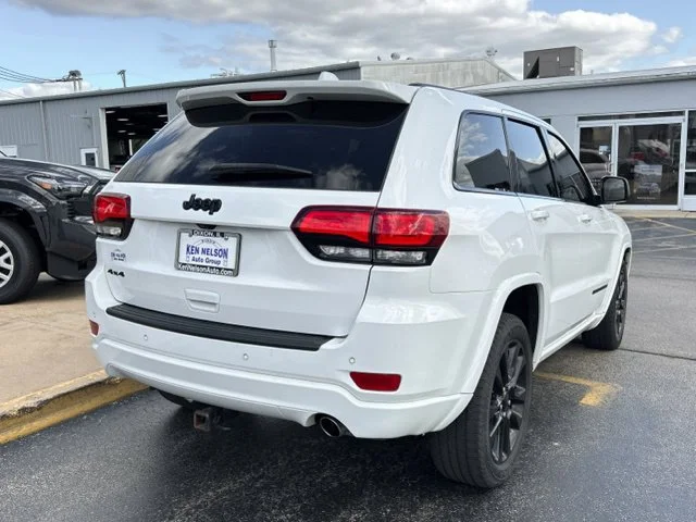Used 2019 Bright White Clearcoat Jeep Altitude image 11