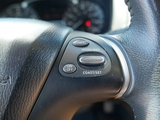 Used 2015 Gray Nissan SL image 27
