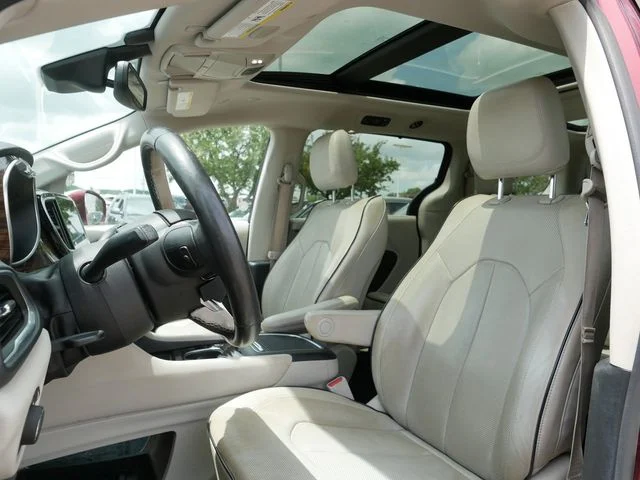 Used 2021 Velvet Chrysler Limited image 15
