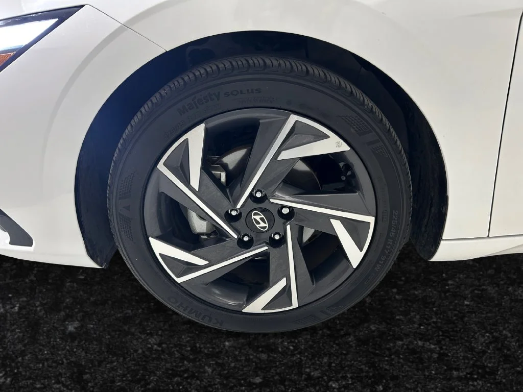 Used 2024 White Hyundai SEL image 24