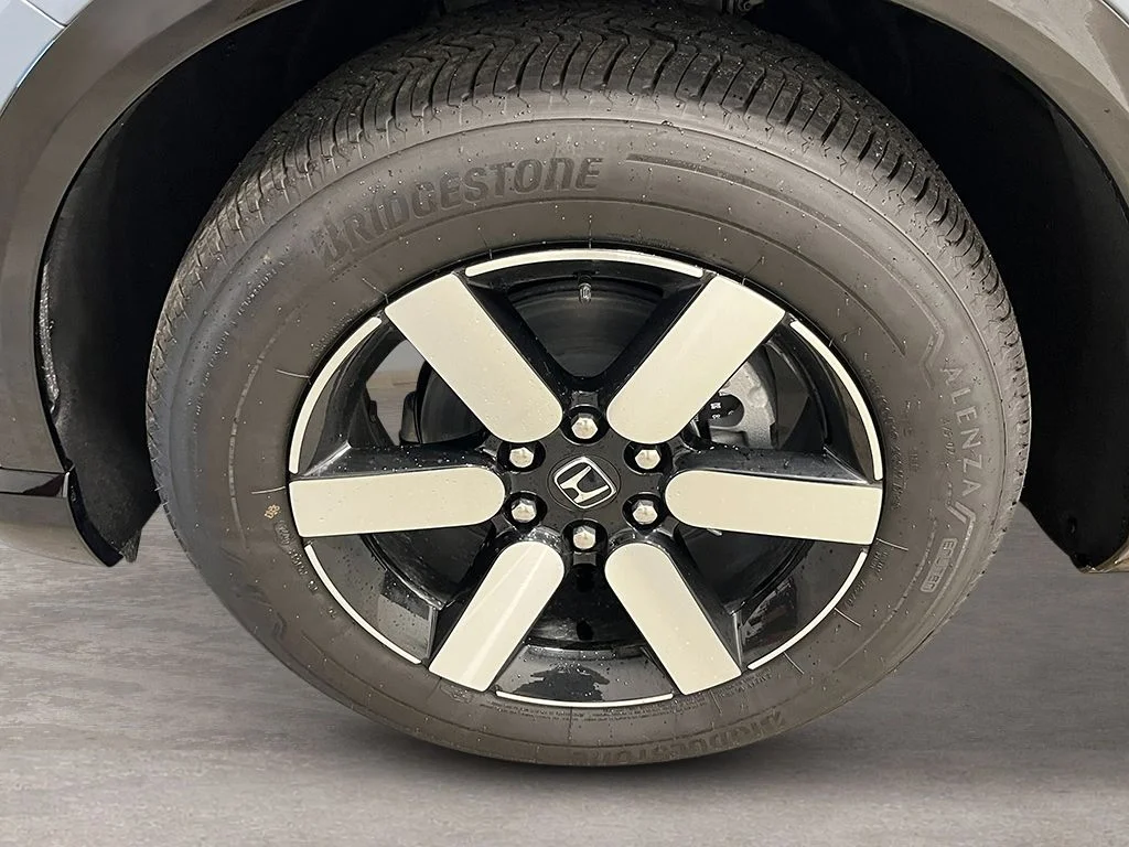 New 2026 Sonic Gray Pearl Honda Touring image 11