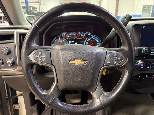 Used 2018 SUMMIT WHITE Chevrolet LT image 21
