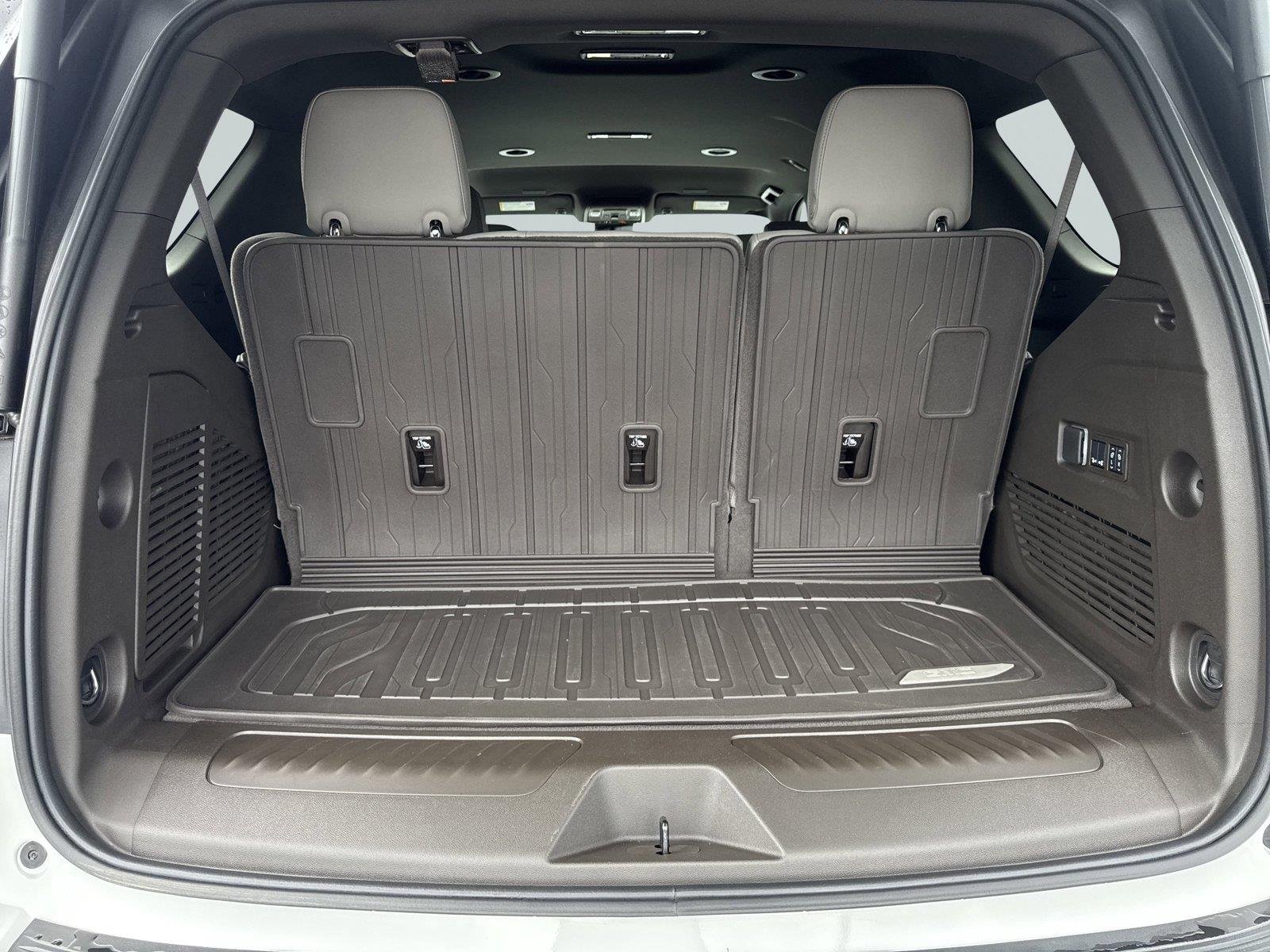 Used 2025 Summit White GMC Elevation image 35
