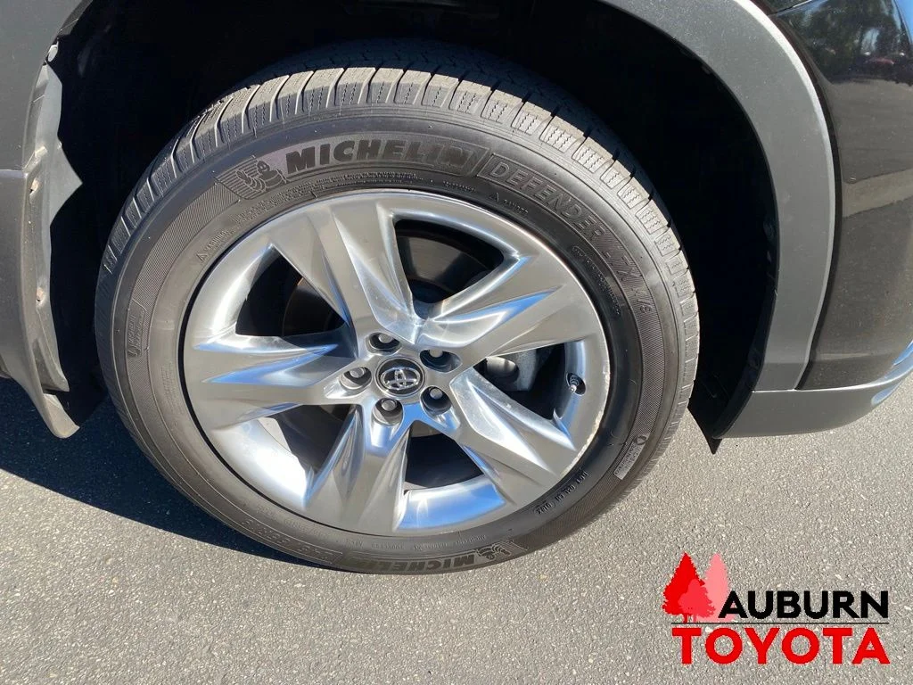 Used 2016 Midnight Black Metallic Toyota Limited image 10