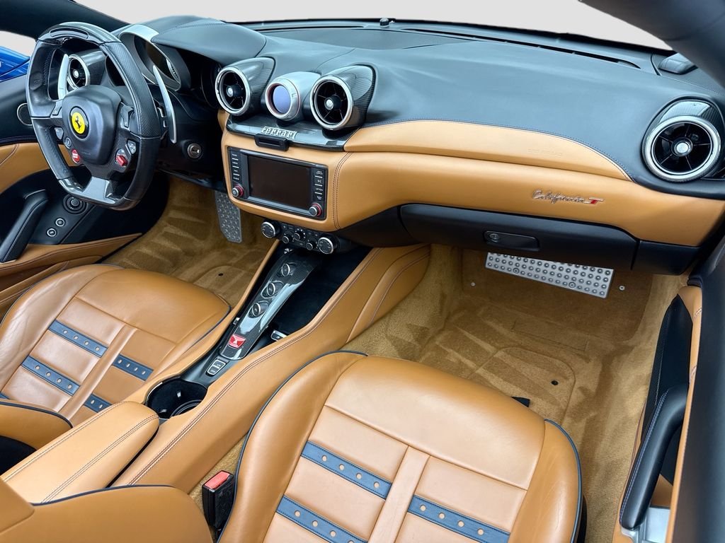 Used 2015 Blu California Ferrari T image 24