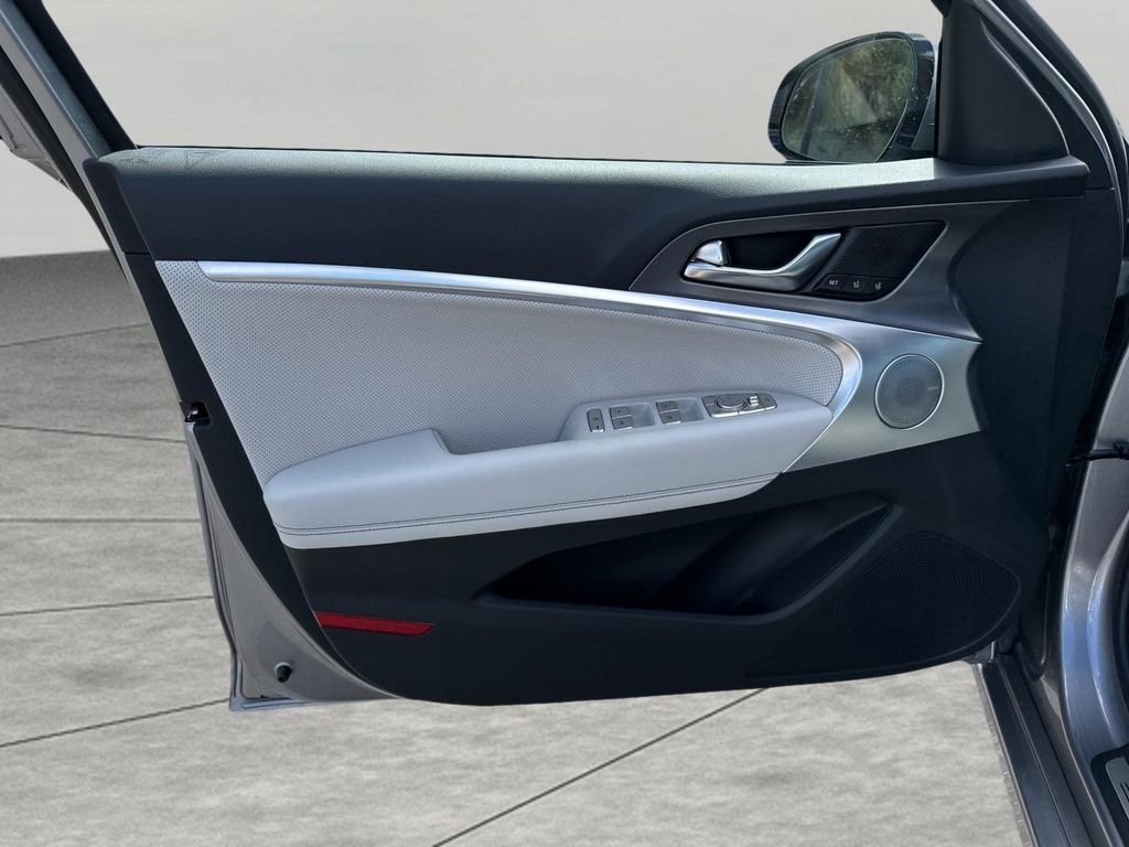 New 2026 Silver Genesis 3.3T SPORT PRESTIGE image 14