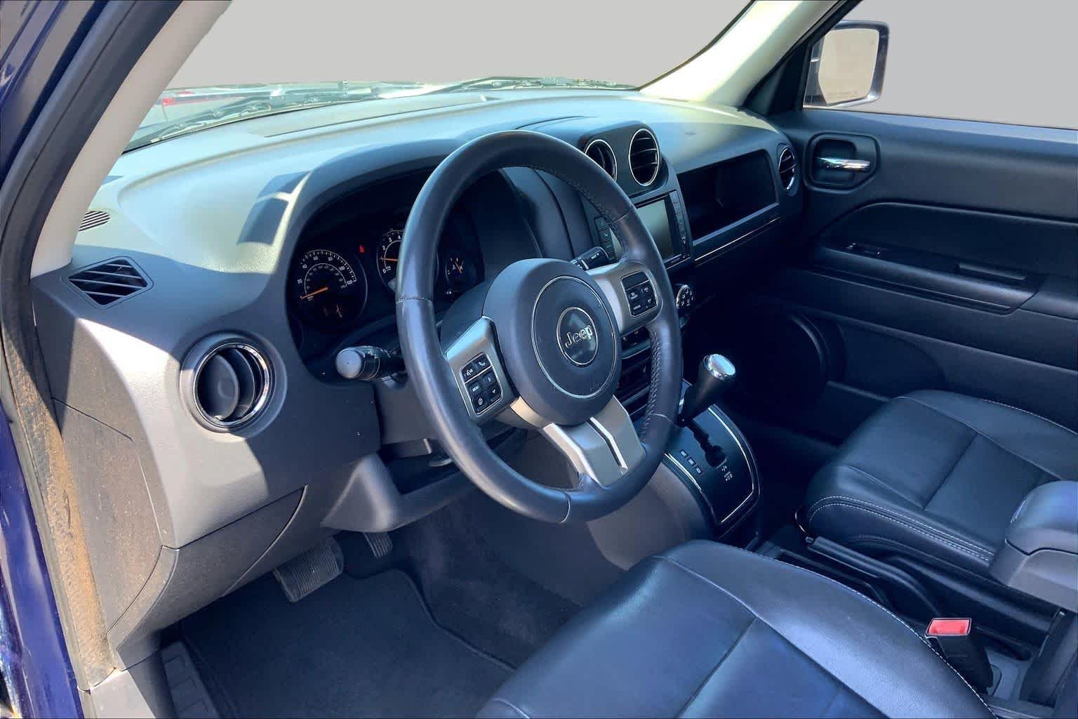 Used 2014 True Blue Pearlcoat Jeep High Altitude image 18