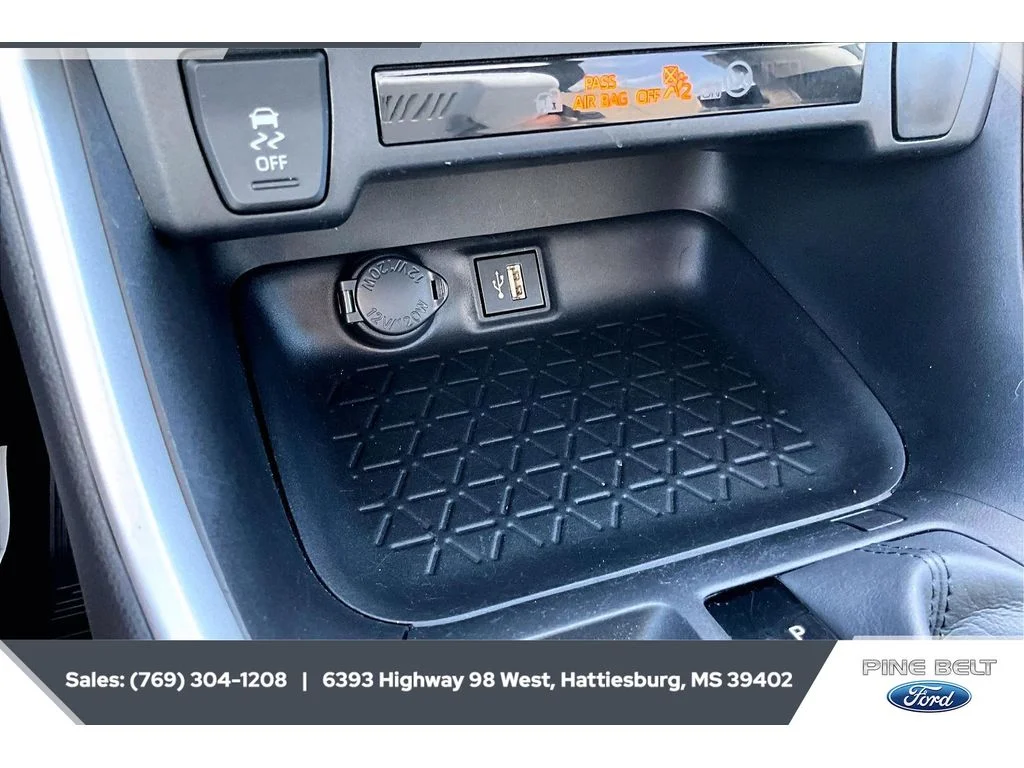 2024 Toyota RAV4 XLE - Photo 24